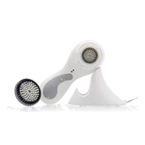 PLUS White Wet Lean Right with Body Brush